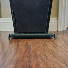 Load image into Gallery viewer, TP Coffin